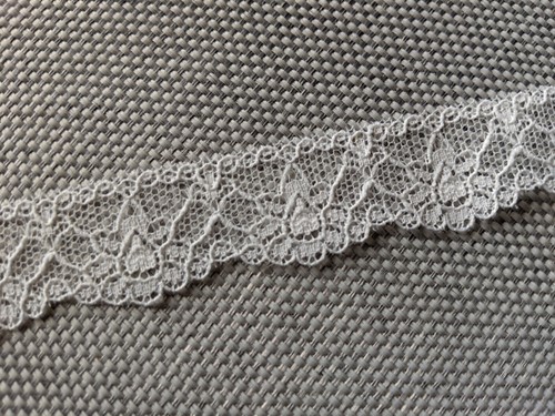 SPITZE - 1 Zoll breit - weiß