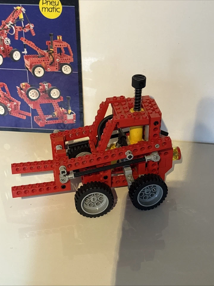 LEGO Technic 8044 Universal Pneumatic Set, photo 2 of 5