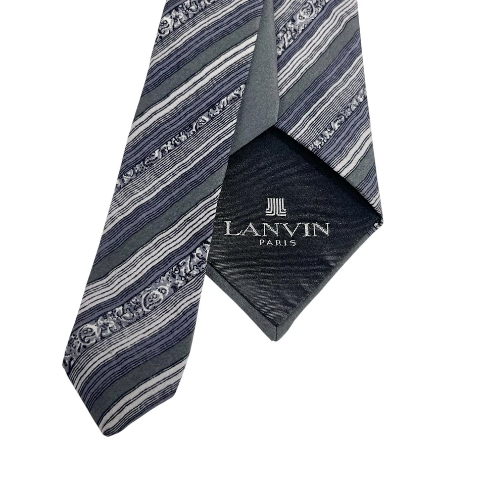 Corbata Lanvin Para Hombre De Colección Gris Gunmetal Rayas Logo Satinado Seda 3.25" (An) x 55.5" (L) Foto 3 de 4
