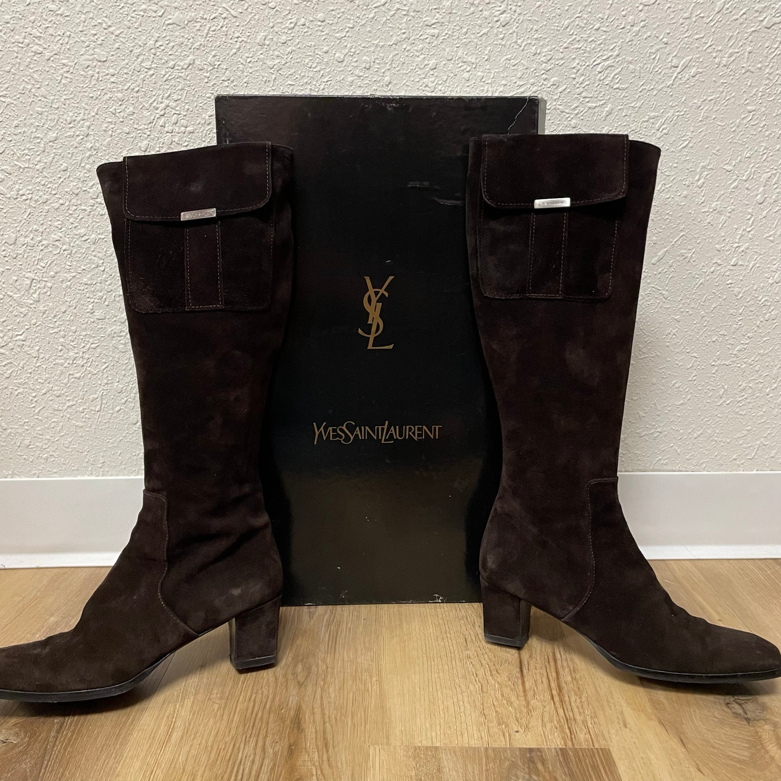 SAINT LAURENT Stivali alti scamosciati YSL punta quadrata marrone cioccolato misura 8 5