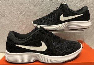 nike revolution 4u