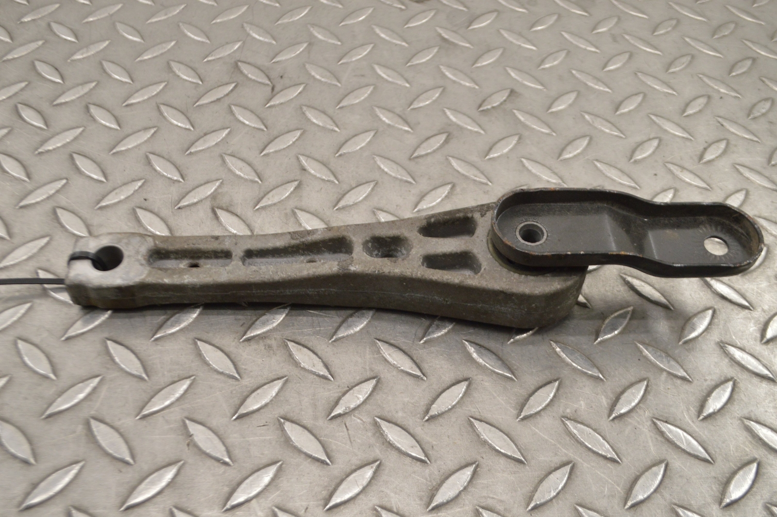 Audi Q3 8U 2.0 TDI 2014 RHD Engine Mount Support 7n0199855a 14804672 eBay