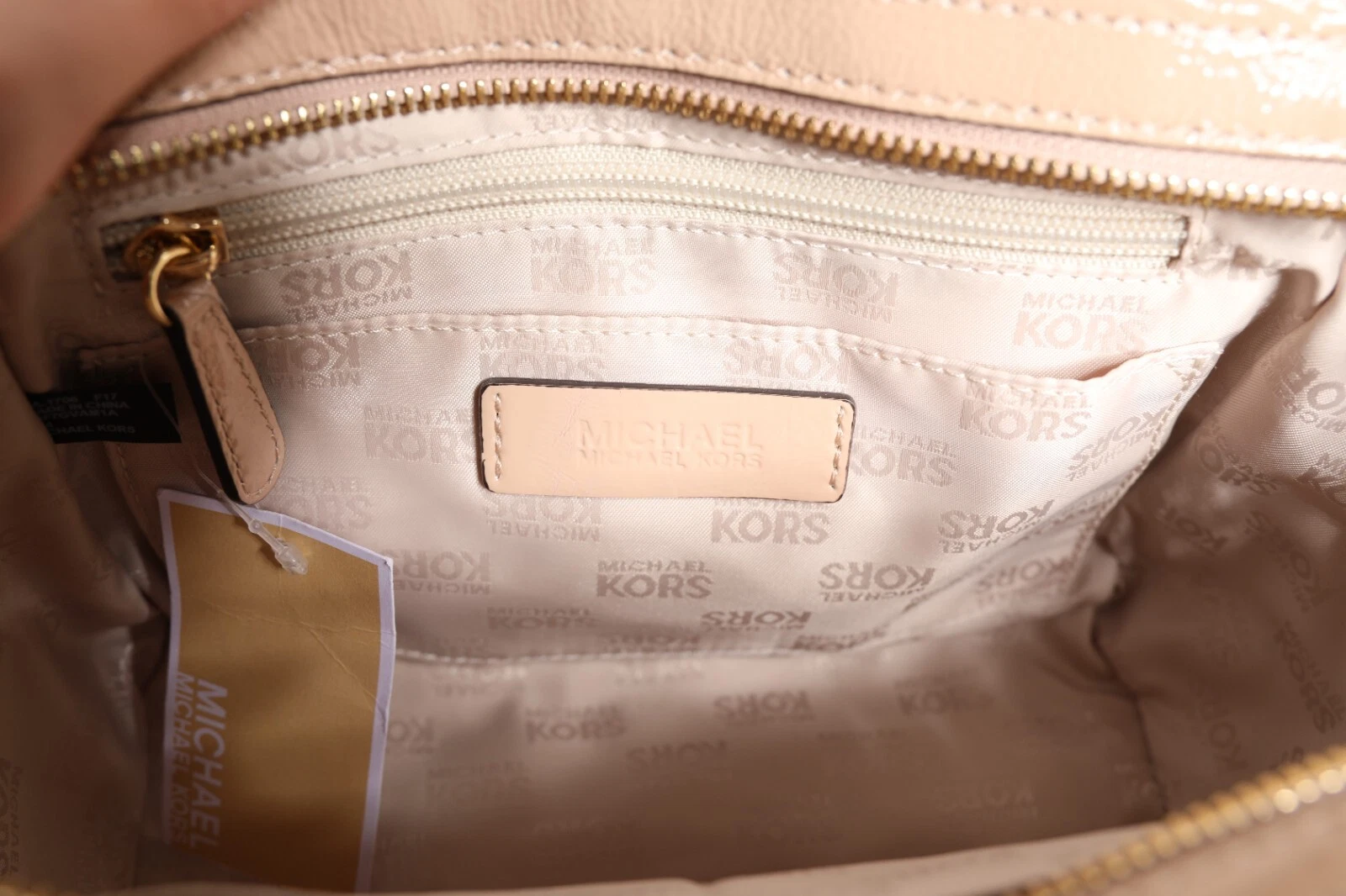 Borsa MICHAEL KORS pesca pelle trapuntata logo tracolla VIVIANNE messenger 600usd