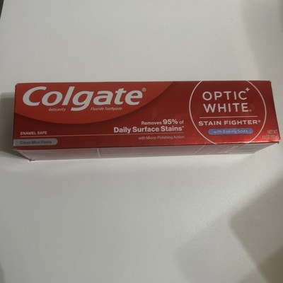 Colgate Optic White Stain Fighter Toothpaste w/Baking Soda, Clean Mint Paste,6oz
