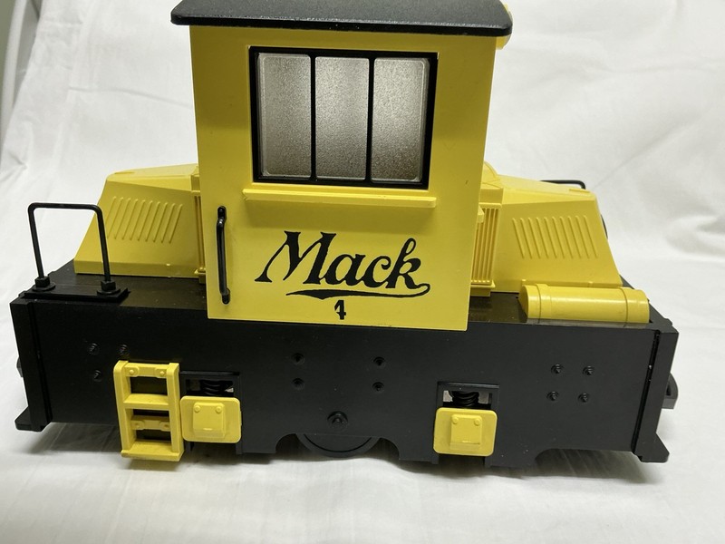 HARTLAND   G-GAUGE   CENTER CAB DIESEL SWITCH ENGINE   -MACK 4-