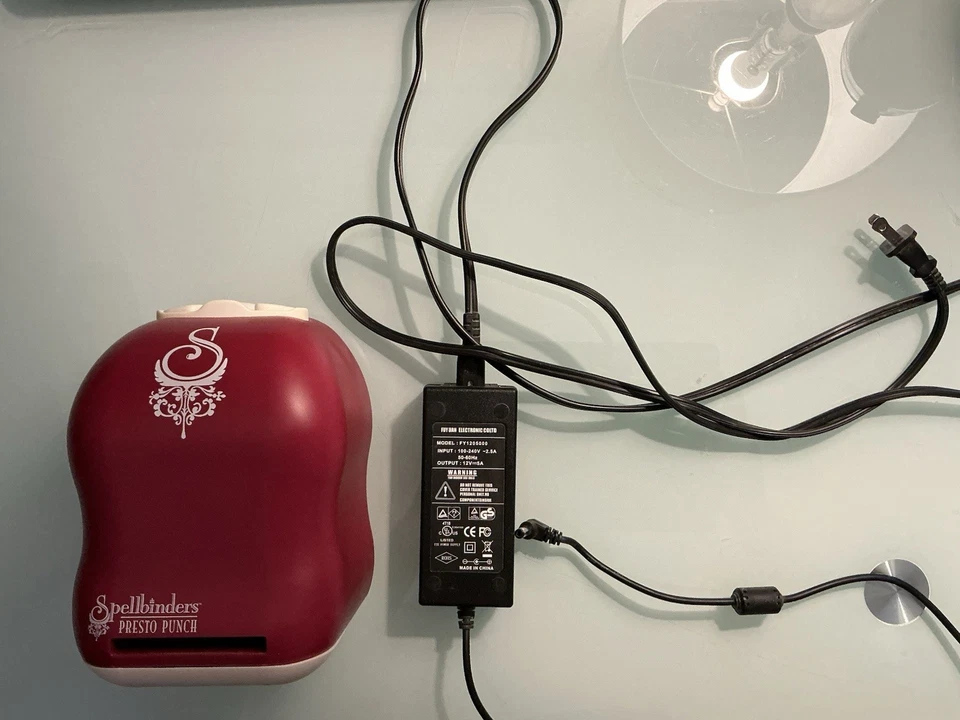 Punzonadora Spellbinders Presto + 19 juegos de troqueles + 6 folletos de perforación (usados)  Foto 2 de 4