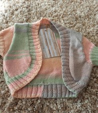 Handgestrickter Bolero/Zucken 18-24 Monate neu mit Etikett Pastellfarben