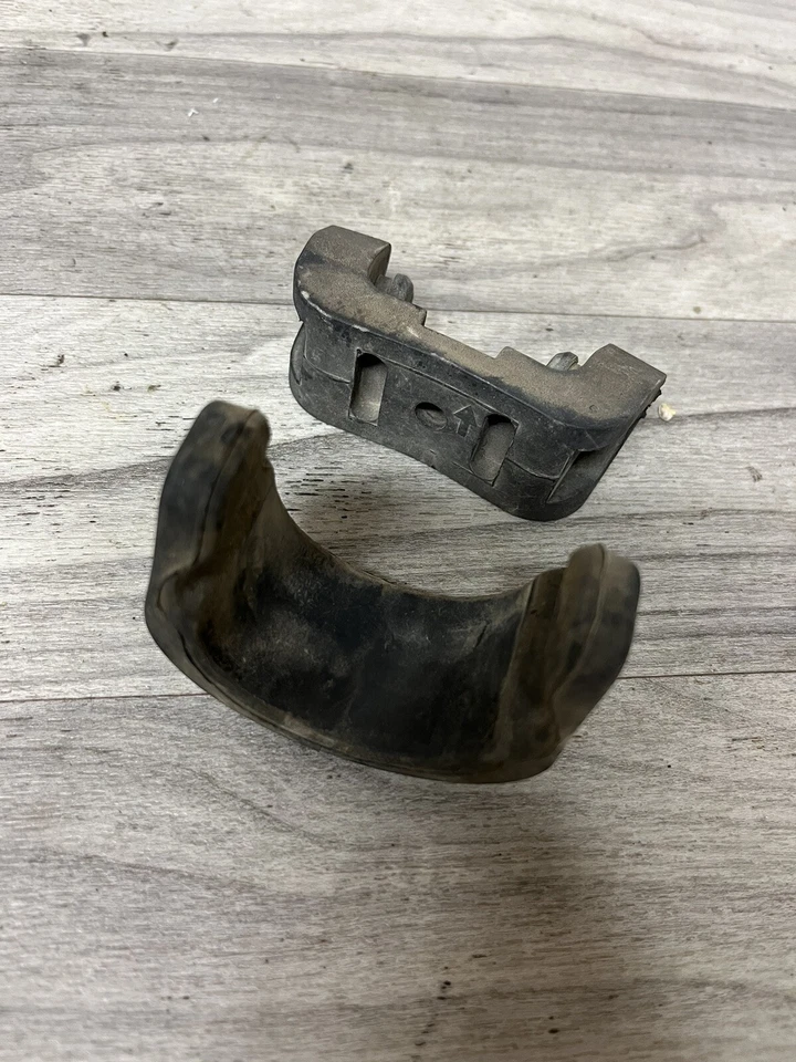 2001 年雅马哈 YZ426F 橡胶油箱框架护垫支架垫 — 第 4/4 张图片