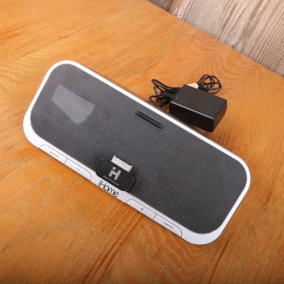 iHome VZ iA5 App-Enhanced Alarm Clock Speaker System for iPhone Dock Connector - Image 2 of 4