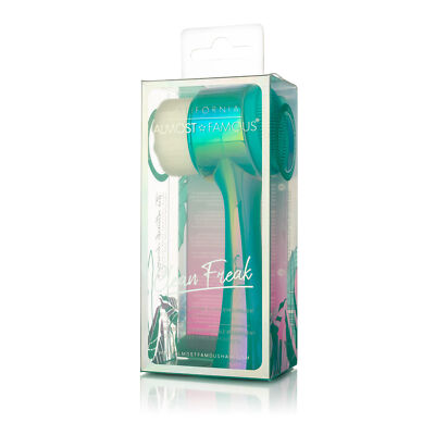 Almost Famous: 2-in-1 Exfoliator Brush for Oily Skin and Clogged Pores