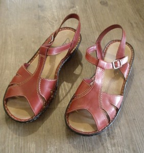 clarks sandals size 6.5