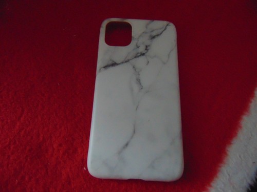 IPHONE 11 SCHUTZHÜLLE ---- WEISS MIT SCHWARZEM MUSTER ---- - Bild 1 von 2