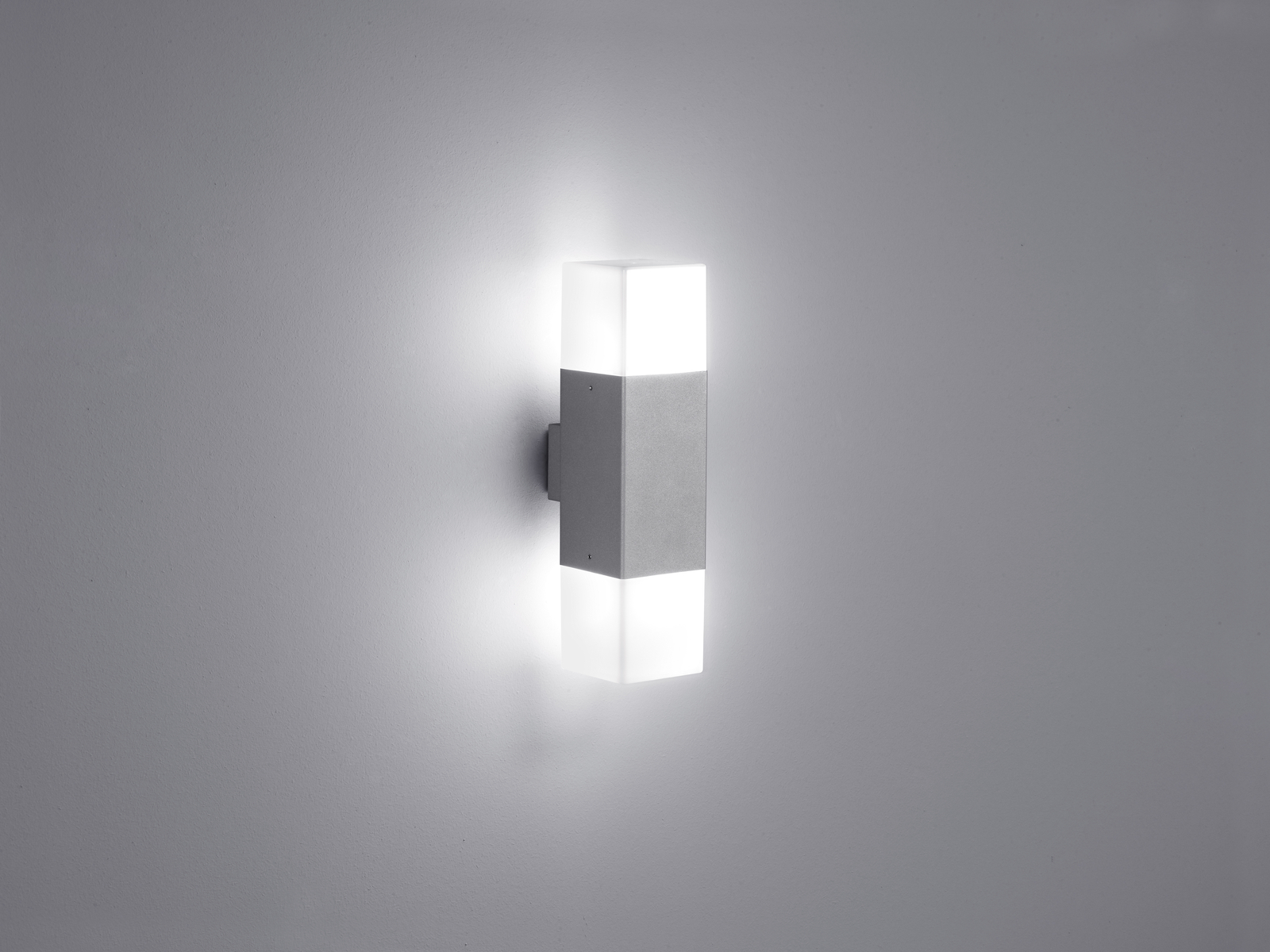 Applique Hudson LED Alluminio 9x33 - L'Eleganza della Luce Moderna