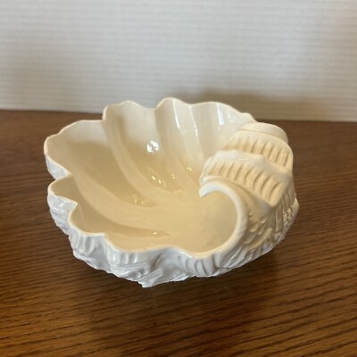 Vintage Carbone Italian Shell Bowl White 7  Beautiful Handmade