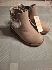 New with tags sparkly boots size 7 jumping beans brand