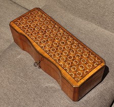 Boîte à gants vers 1900 avec une très belle marqueterie