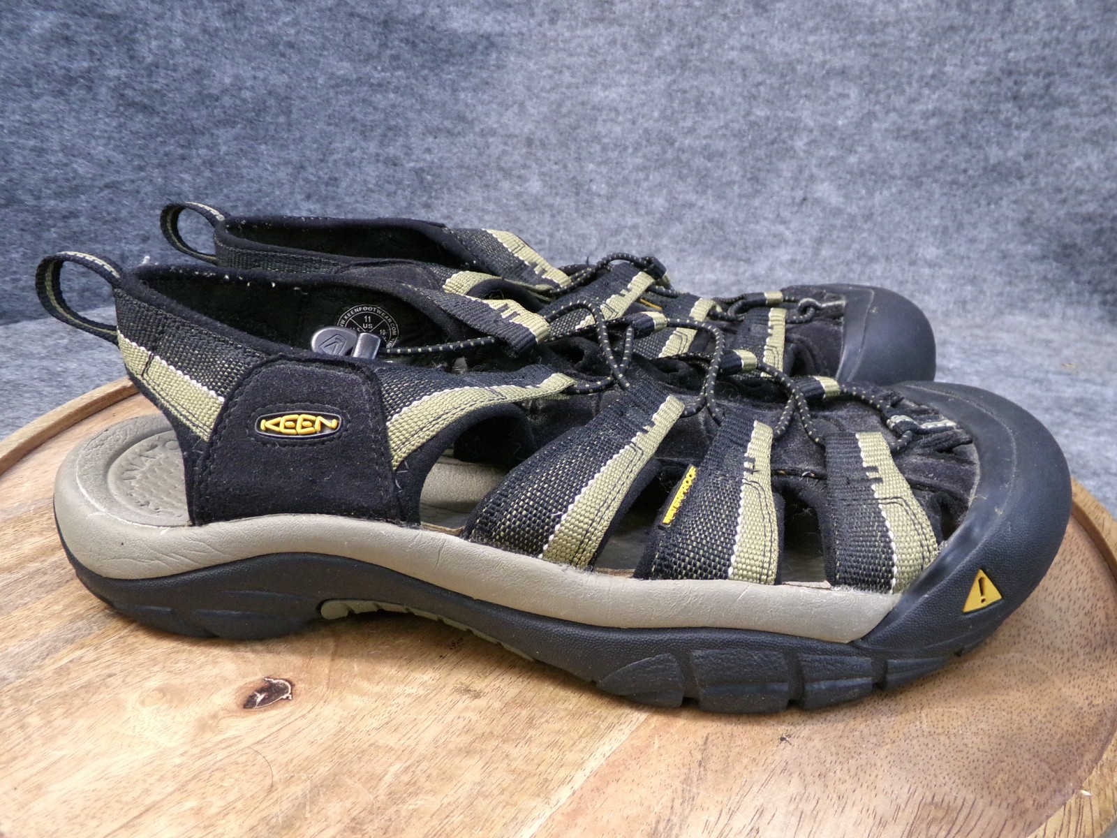 Sandali Keen Newport H2 uomo taglia 11 nero grigio slip on outdoor impermeabili