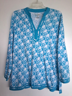 Plus 3X/4X Coral Bay light blue shirt w/ white octopus design. Excellent cond