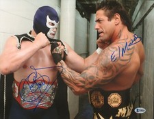 Foto firmada por Blue Demon Jr. y El Mesias 11x14 certificado de autenticidad BAS Lucha Libre AAA NWA Auto C