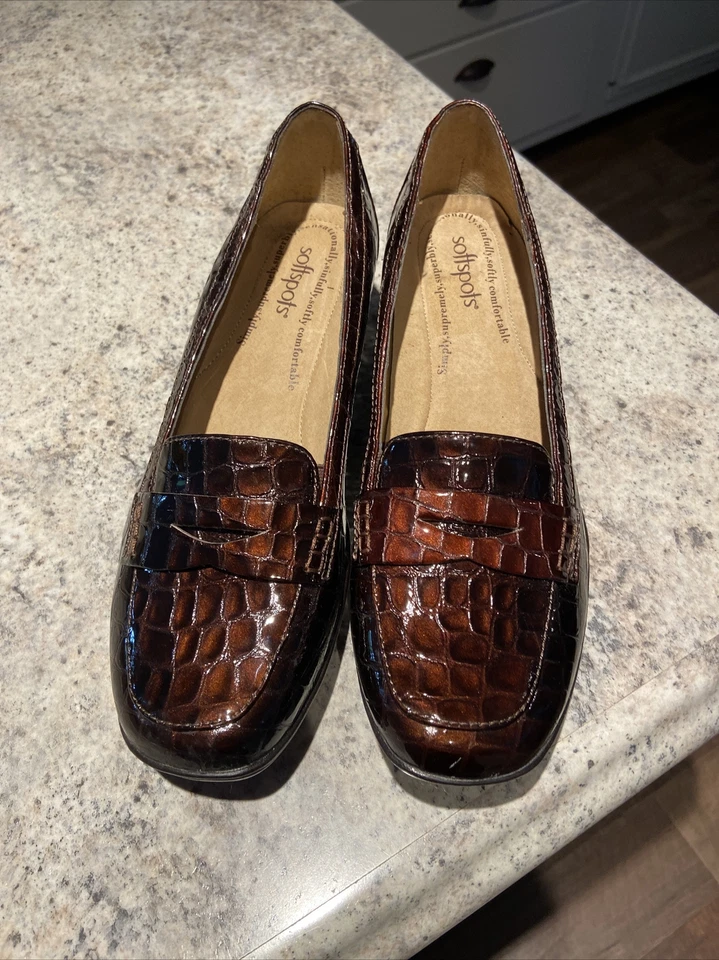 Softspots Womens Penny Loafers Size 8 Brown Patent Leather Upper - Image 3 of 4