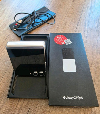 Samsung Galaxy Z Flip5 256GB creme Flip Smartphone, Dual-Kamera, Android, USB-C
