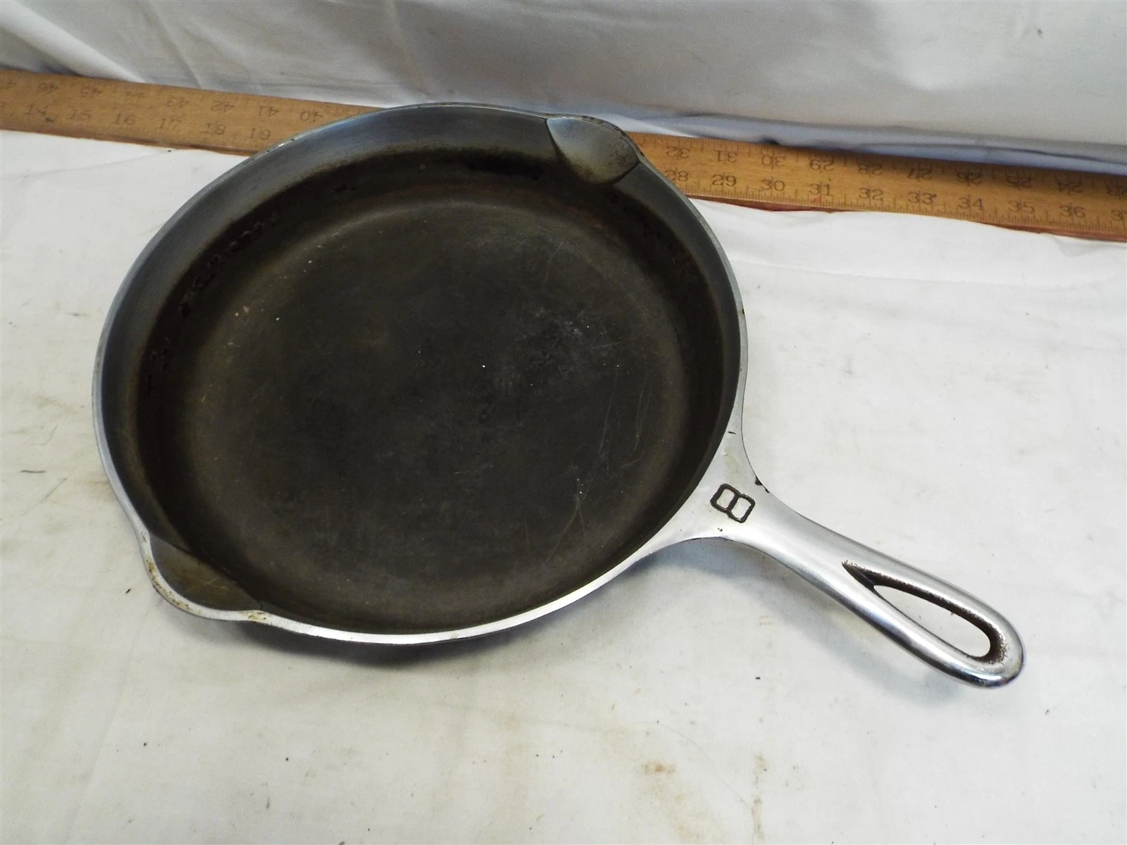 Griswold 8 Skillet Large Block Logo Cast Iron Fry Pan 704 E Frying 704N Plated