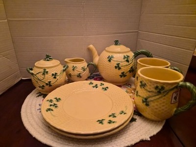Bordello Pinheiro Tea Pot , cream & sugar 2 mugs 2 desert plates