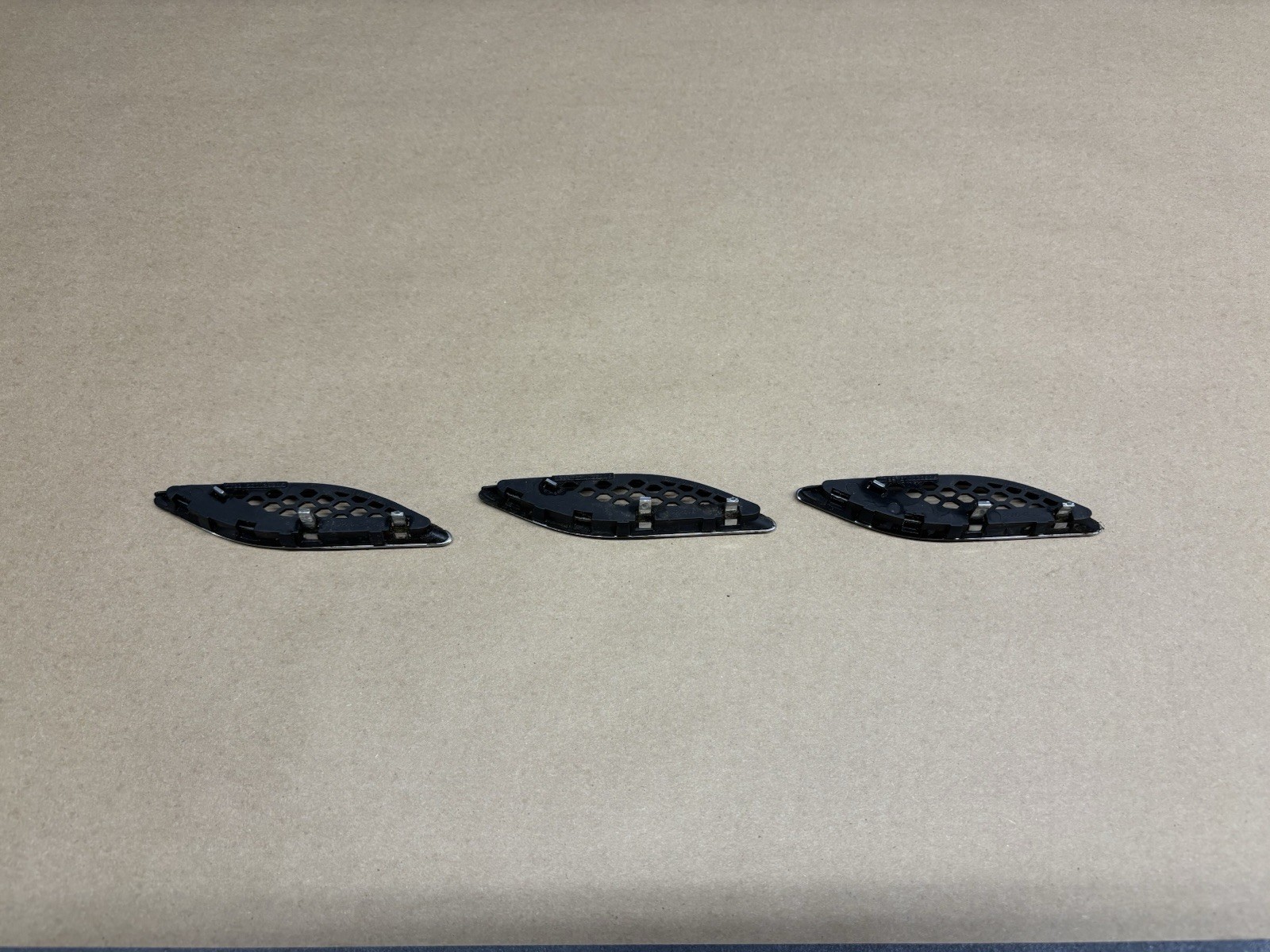 2014-2019 MASERATI GHIBLI RIGHT PASS FRONT FENDER VENT GRILLE TRIM SET X3 OEM