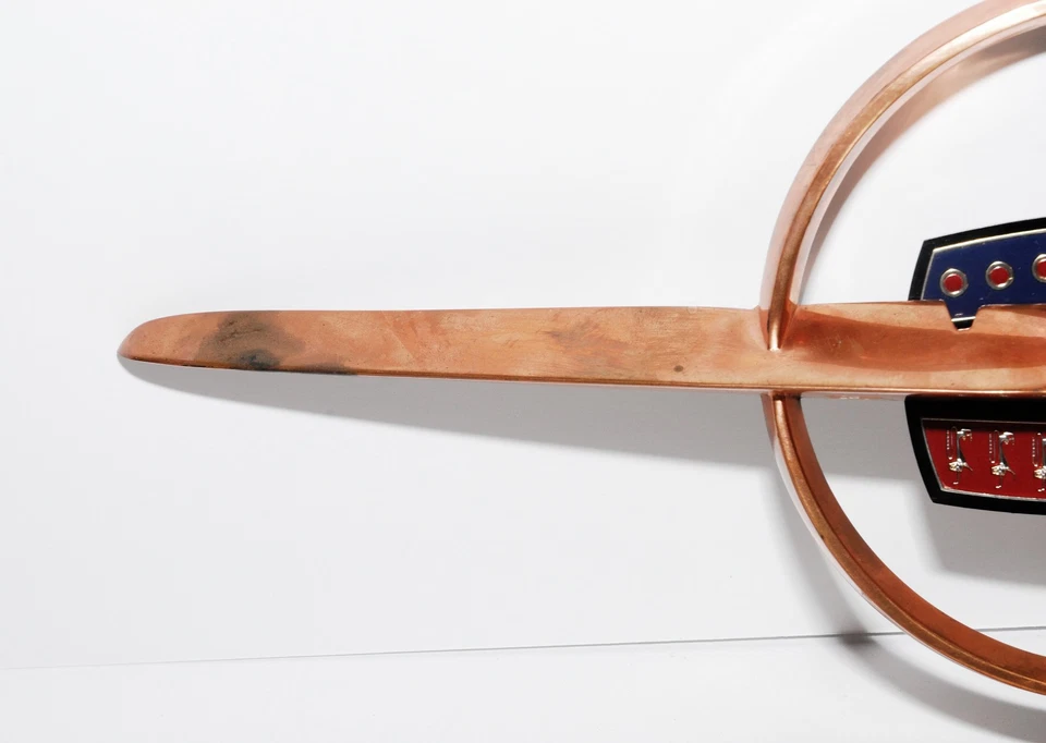 Adorno y escudo de maletero Lincoln Continental Mark II 1956 fabricante de equipos originales Foto 4 de 4