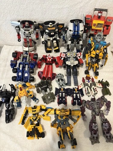 Big lot of 20 vintage and new Transformers action figures