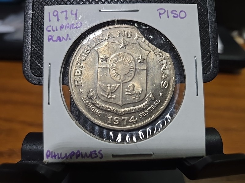 Rare 1974 Philippines Piso Mint Error Massive Clip.
