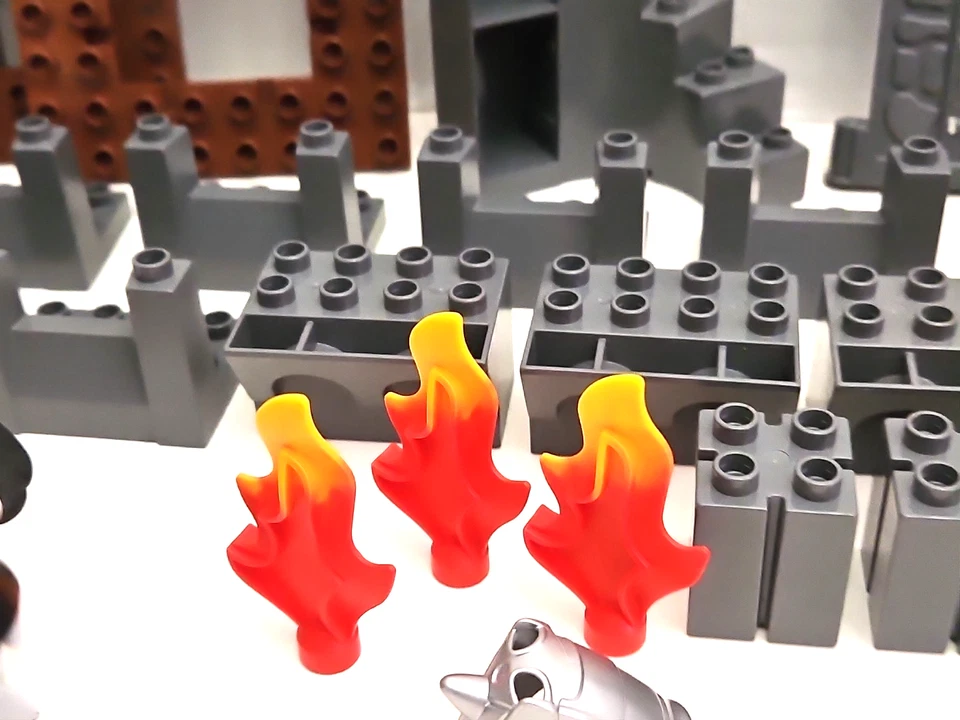 Lego DUPLO Black Dragon & Castle Parts Lot Knight Minifigure Parapets Ramparts - Image 4 of 4