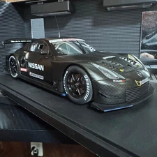 Autoart 1/18 Fairlady Z 2005 Super GT Test Car Diecast Model with Acrylic Case