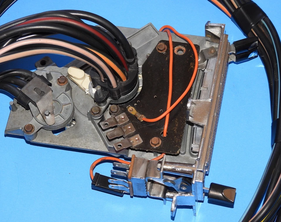 1971-73 OLDSMOBILE OEM A/C HEATER ATC CLIMATE CONTROL UNIT WITH VACUUM HOSES - Image 3 of 4