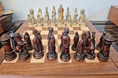 Nigri Italy Comoys Medieval Chess Set 4.5'' King 18'' Drueke Wood Board 1.75'' Sqre