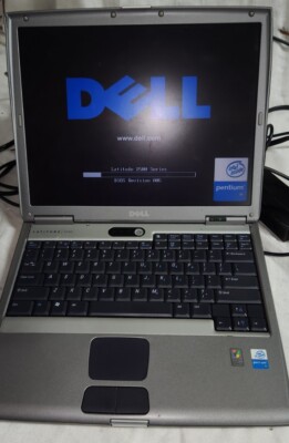 Dell Latitude D500 14 inch PP05L Laptop Powers Up 512MB 266MHZ Pentium M