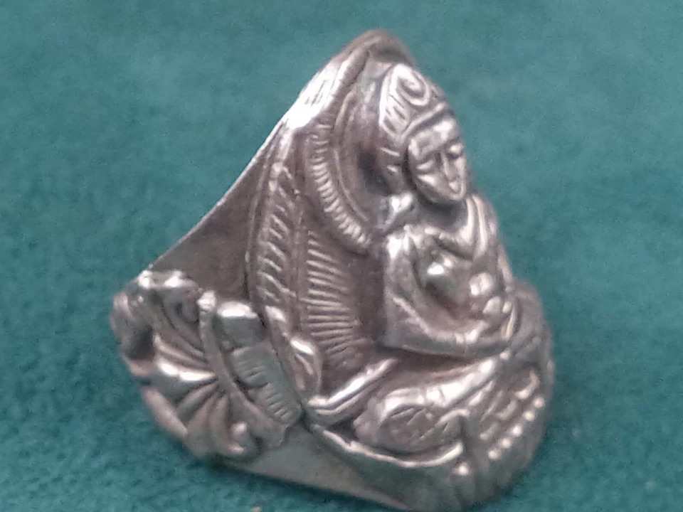Estate unique Antique Sterling Silver Buddhist Theme Ring: Size 6.25 - Image 3 of 4