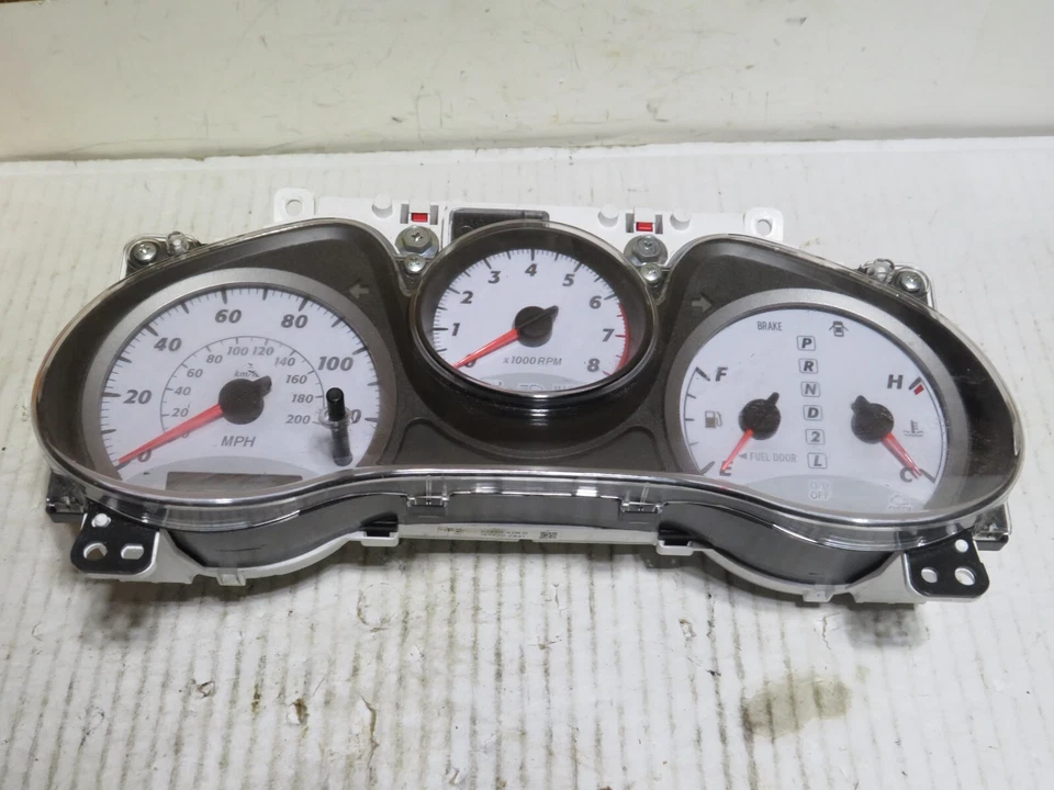 Toyota RAV4 2005 05 2,4 L cuadro de instrumentos velocímetro 89 k millas Foto 3 de 4