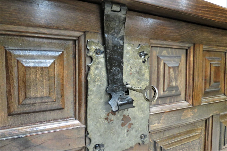 Antigua caja manta francesa - renacimiento renacentista roble oscuro con panel frontal Foto 3 de 4