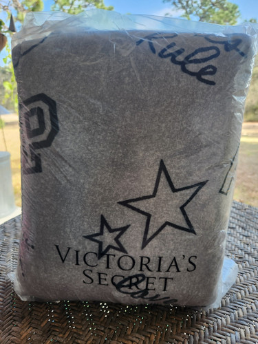 Victoria’s Secret coperta sherpa rosa grigia ragazza Rule Girl Power HTF rara nuova con etichette - Foto 1 di 3