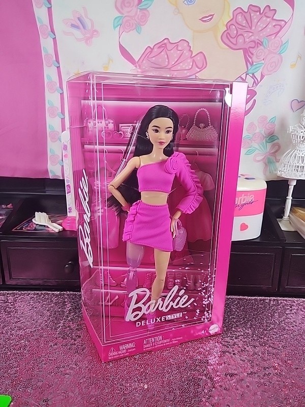 Barbie Deluxe Style #2 Doll in Pink Top and Skirt Set NIB