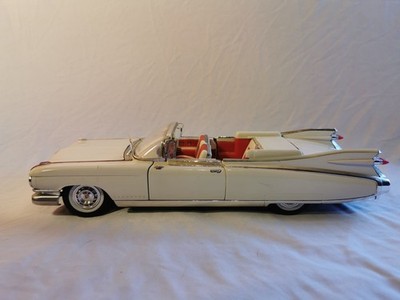 Maisto Cadillac Eldorado Biarritz 1959 Cabrio 1:18 Modellauto   Cremeweiß/Rot