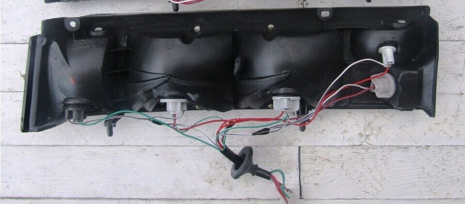 Suzuki Cultus Swift E-AA44S 3DRS H/B Model 1988 95 Tail Light