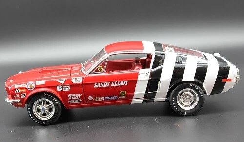 Ford Mustang Cobra Jet SANDY ELLIOT 1968 escala 1:18 Auto World embalaje original NUEVO - Imagen 5 de 12