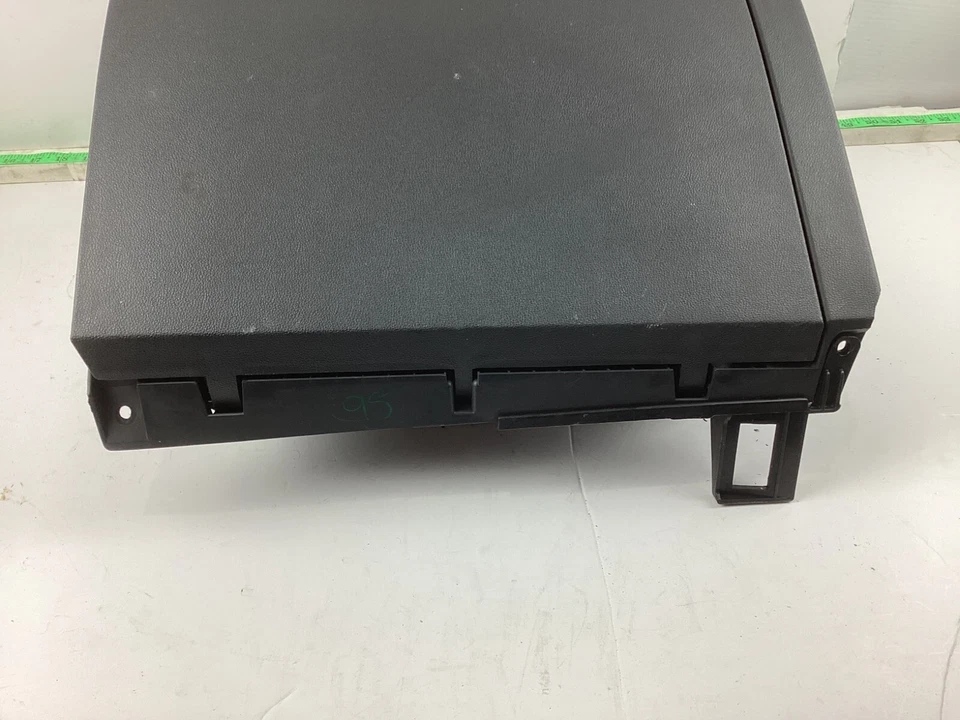 Volkswagen Jetta 2011-2018 tablero guantera compartimento de almacenamiento 5C7857097 OEM. Foto 4 de 4