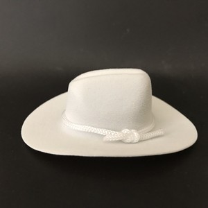 white hats to decorate