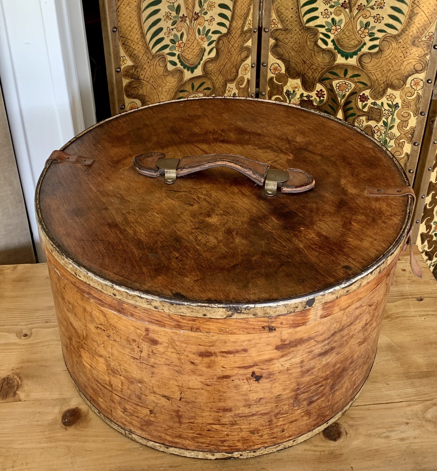 25 Vintage Hats and 40's Large Hat Box w/ Leather Handle