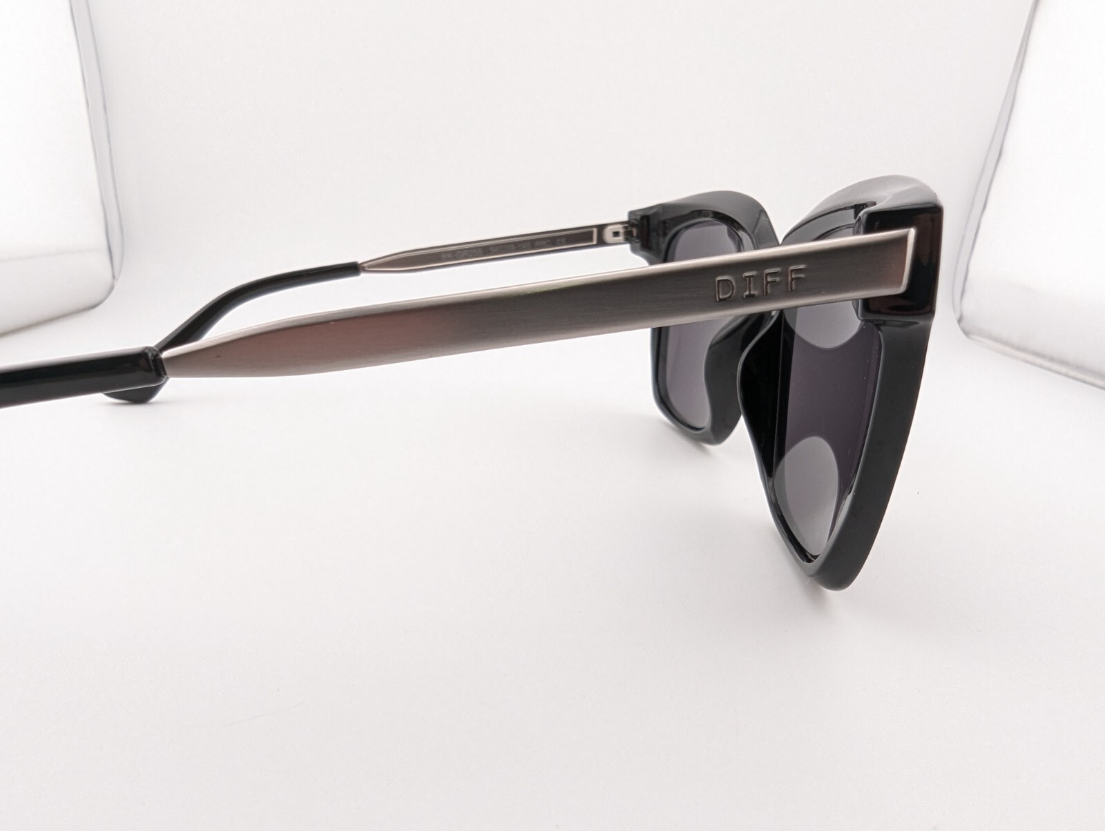 DIFF Eyewear Sunglasses, LT DIFF Hailey BK-GR255 … - image 10