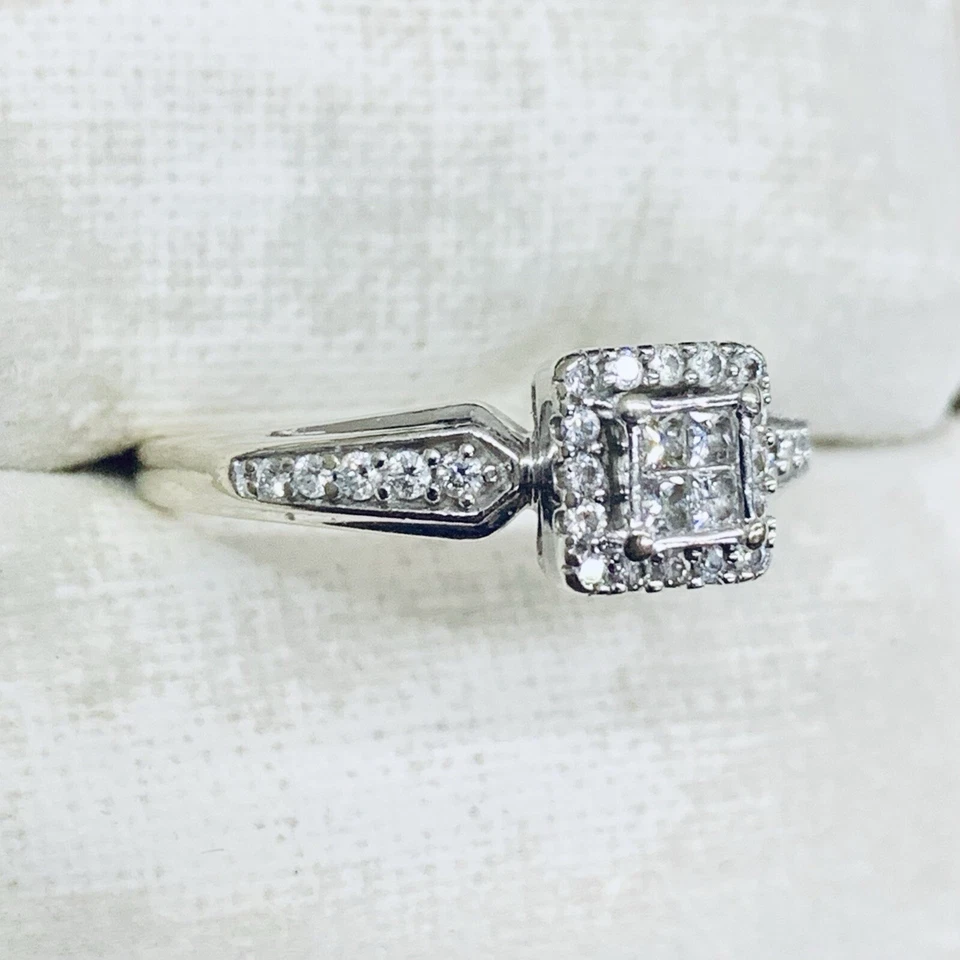 Anillo de boda de compromiso con halo de diamantes talla princesa de oro blanco de 10 k de 0,20 quilates talla 7 Foto 3 de 4