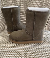 UGG CLASSIC SHORT II ESPRESSO SHEEPSKIN WATER-RESISTANT BOOTS SIZE US 5/UK 3